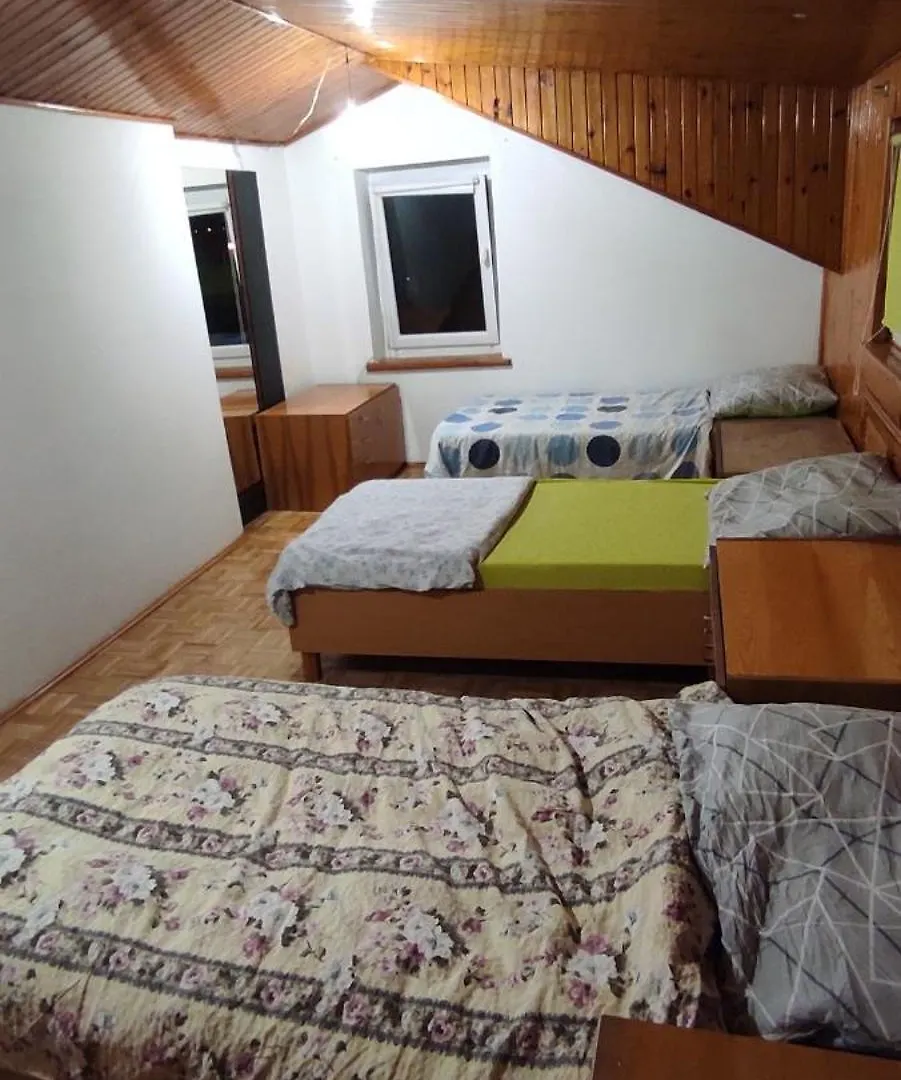 Adam Room 7 Vratislav